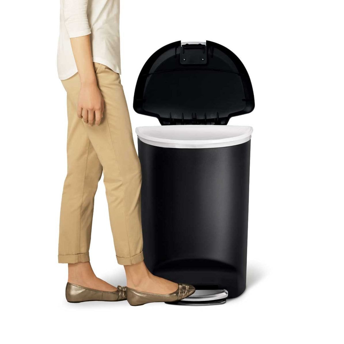 Plastic D-Shaped Step Garbage Can, Black, 50-L L0Z1 - product image 5