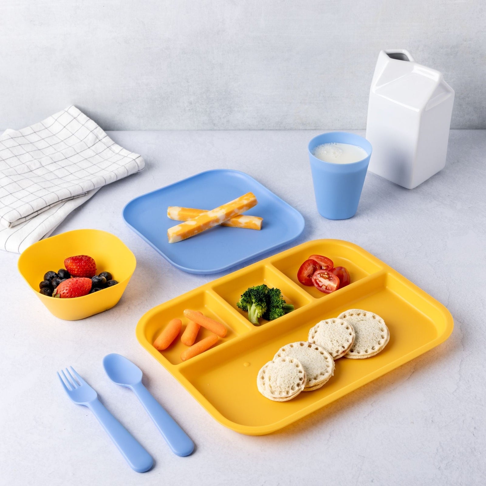 Kids' Plastic Dinnerware Set, Serves 4, 24-pc, Dishwasher Safe I2E7 - product image 5