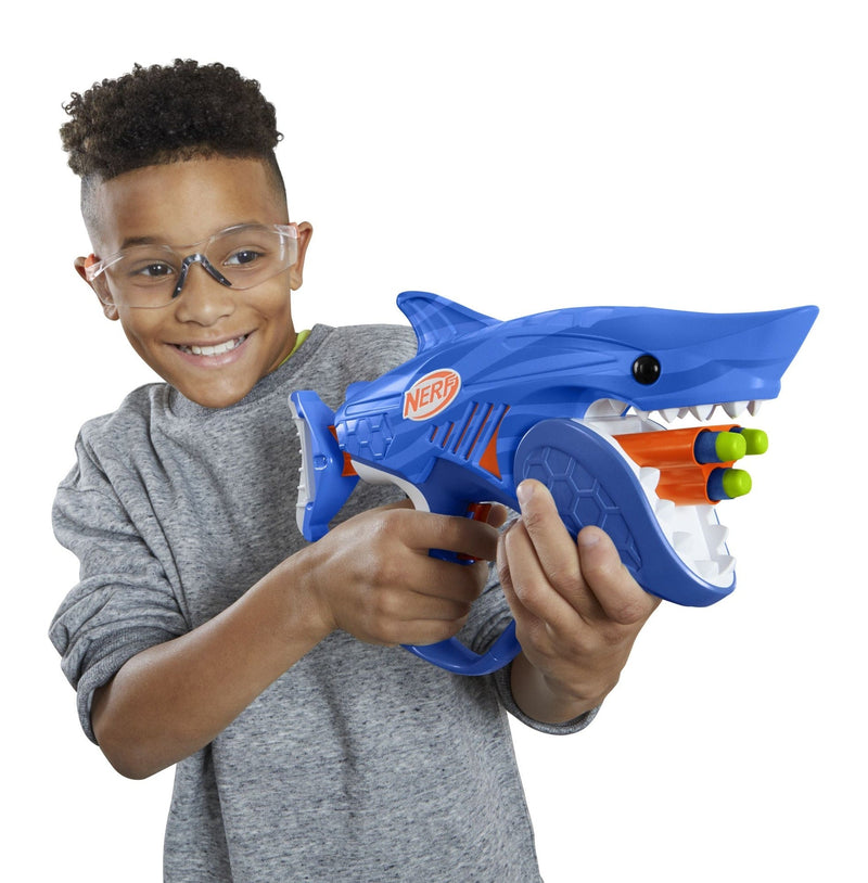 Junior Wild Sharkfire, Easy Play Dart Blaster, 8 Elite Darts, Ages 6 & Up F9I5