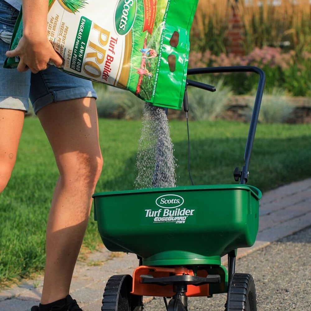 Turf Builder PRO Lawn Fertilizer, 800-m2 C2Y5 - product image 4