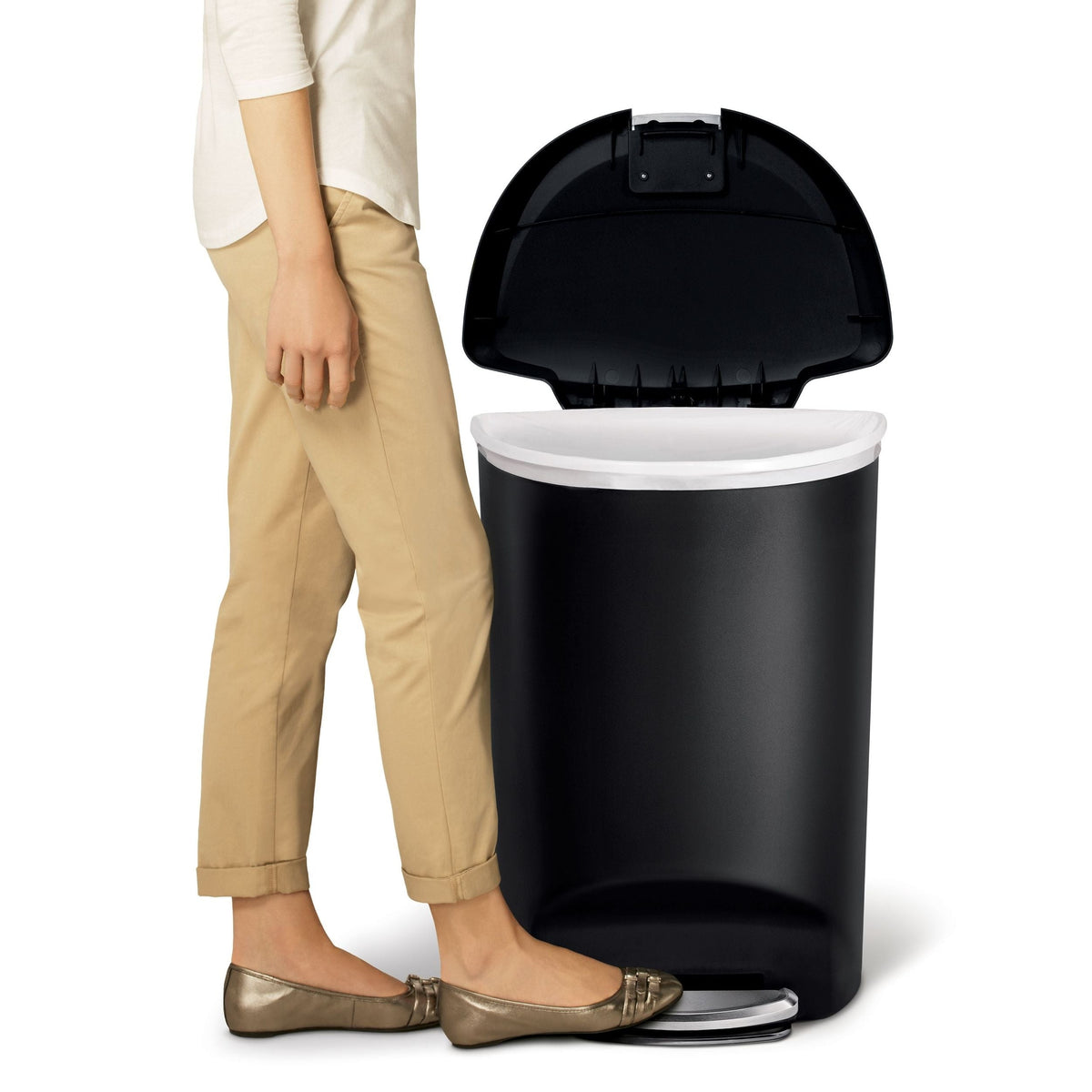 Plastic D-Shaped Step Garbage Can, Black, 50-L L0Z1 - product image 4